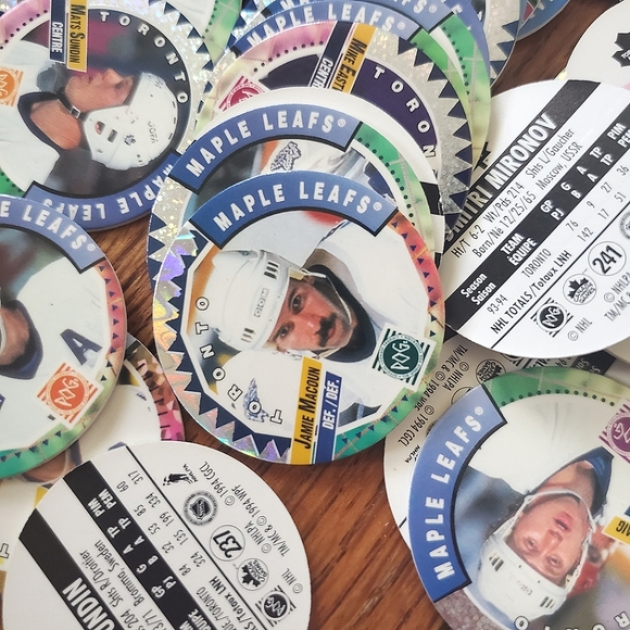 Big lot of NHL vintage Toronto maple leaf hockey 🍁 pogs milk caps for collector - Picture 2 of 3